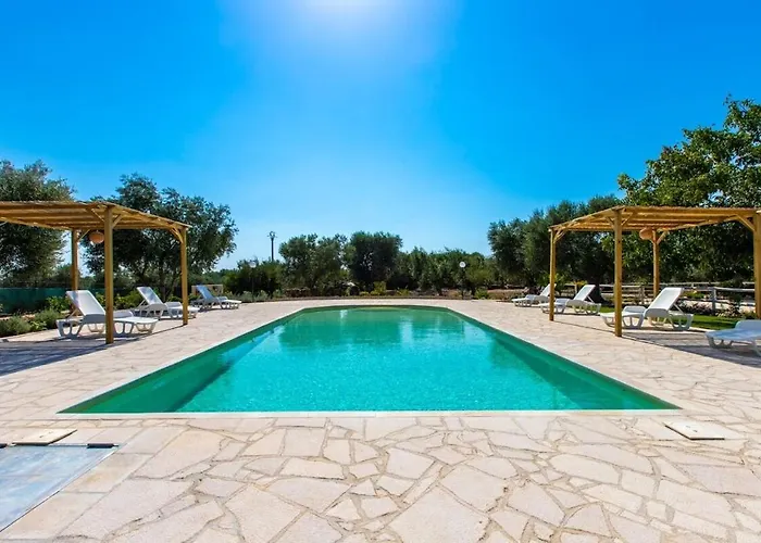 Trulli With Swimming Pool Villa *