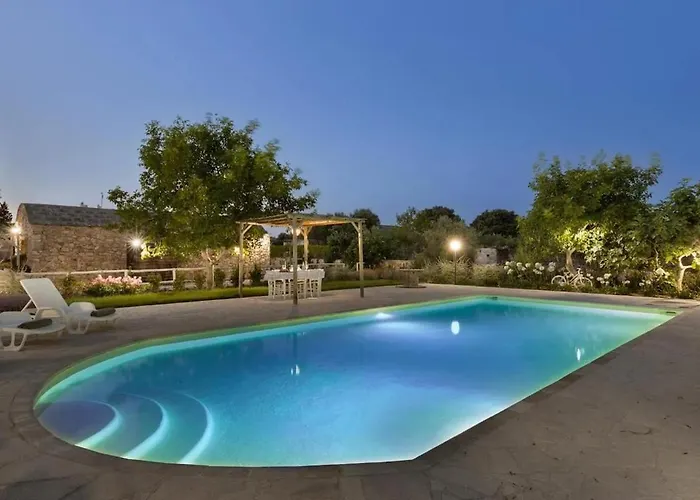 Trulli With Swimming Pool فيلة Villa Castelli