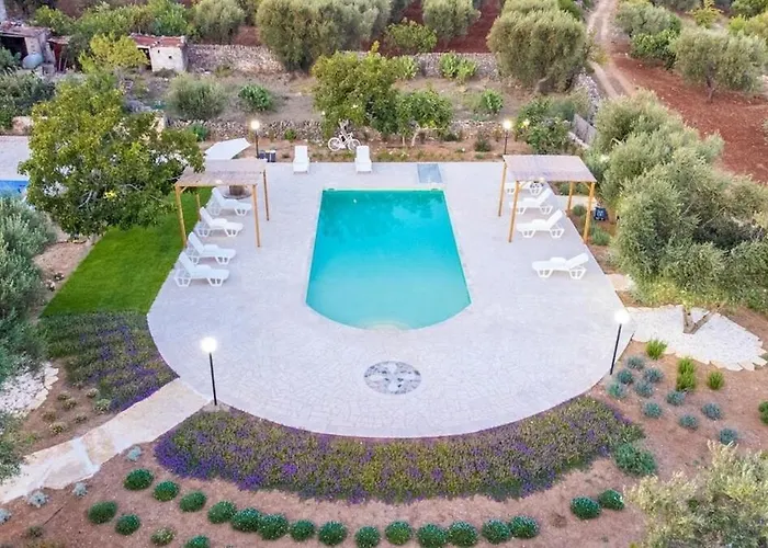 Trulli With Swimming Pool فيلة Villa Castelli